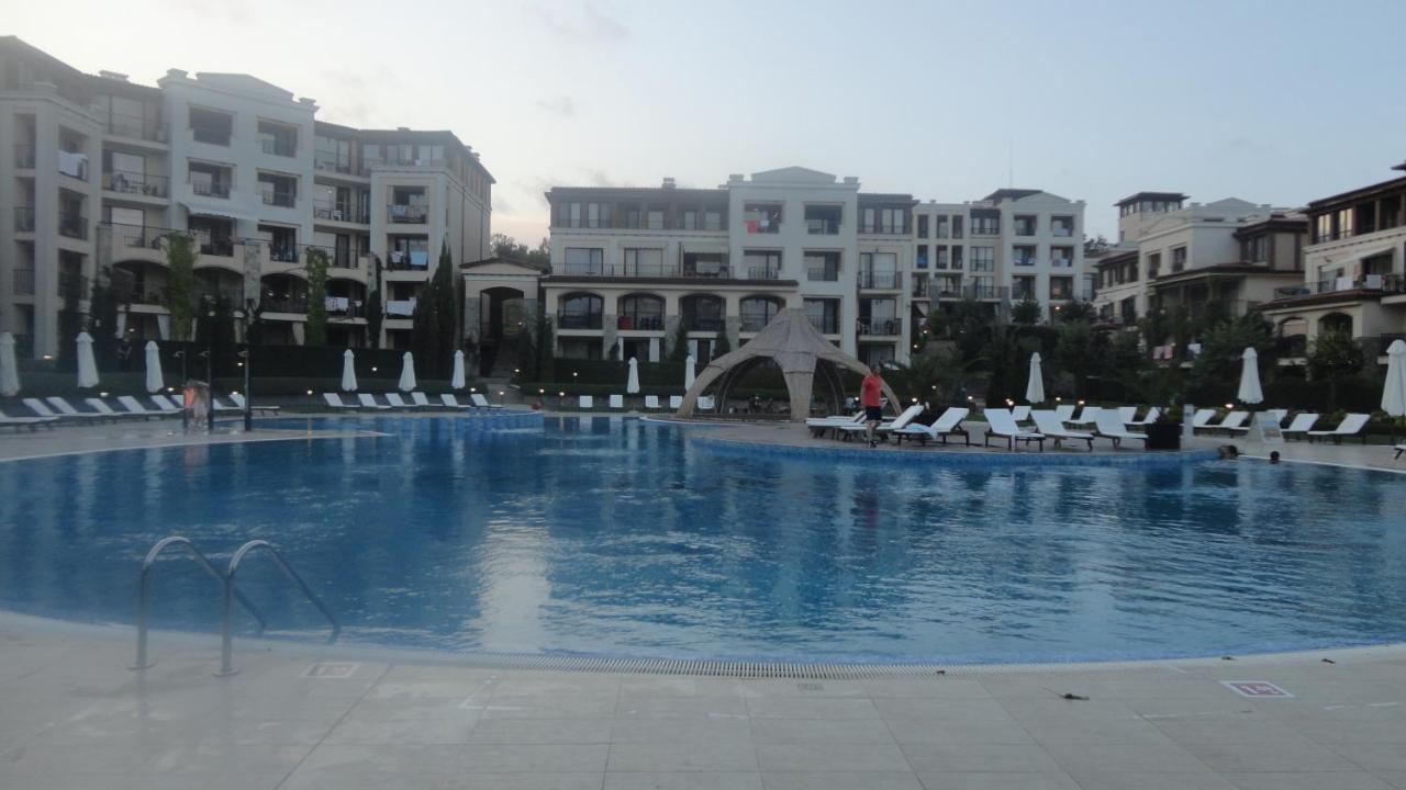 Apartment In Green Beach Resort Kavatsi โซโซโปล ภายนอก รูปภาพ
